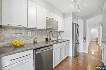 504 Nelson Court, Edgewater, NJ 07020 - Photo 11