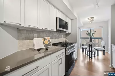 504 Nelson Court, Edgewater, NJ 07020 - Photo 13