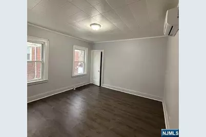 108-110 Vassar Avenue, Newark, NJ 07112 - Photo 7