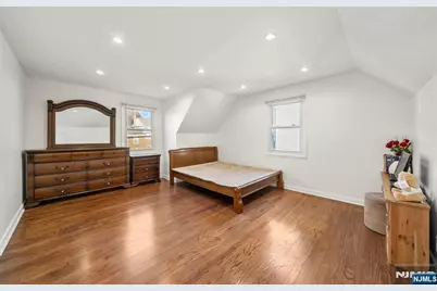 636 Elm Avenue, Ridgefield, NJ 07657 - Photo 17