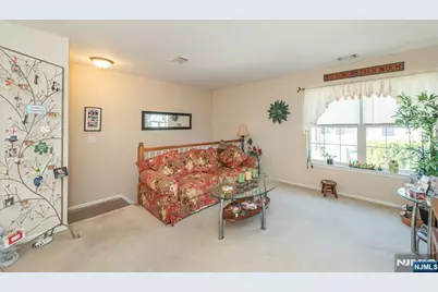 1060 Chedworth Circle, Mahwah, NJ 07430 - Photo 5