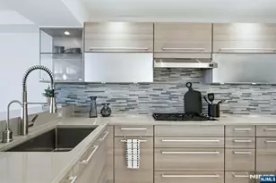 308 Nelson Ct, Edgewater, NJ 07020 - Photo 13