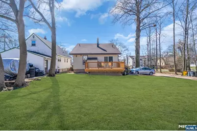 301 Henley Avenue, New Milford, NJ 07646 - Photo 37