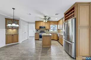 488 Fairlawn Pkwy, Saddle Brook Township, NJ 07663 - Photo 9