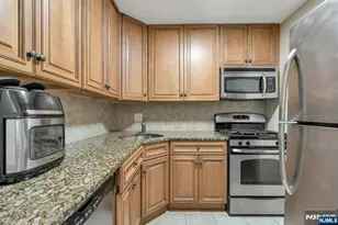 555 North Ave 12 A, Fort Lee, NJ 07024 - Photo 3