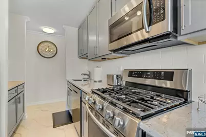 1203 River Road 8B #8B, Edgewater, NJ 07020 - Photo 17