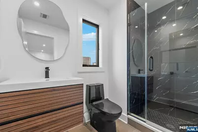 2026 Marguerite Street Right #Right, Fort Lee, NJ 07024 - Photo 25