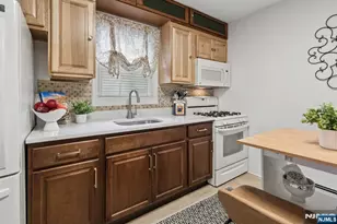 13 Central Ave, Pompton Lakes, NJ 07442 - Photo 5