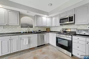 18 Harwood Pl, Wayne, NJ 07470 - Photo 25