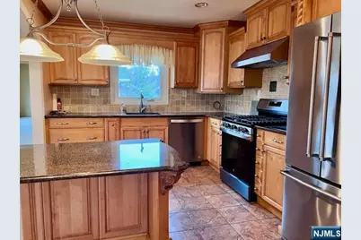 661 Clinton Place, Ridgefield, NJ 07657 - Photo 3