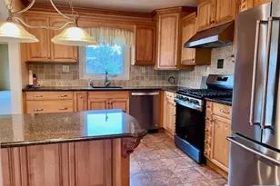 661 Clinton Pl, Ridgefield, NJ 07657 - Photo 3