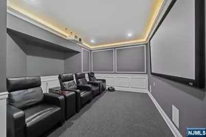 160 Lawrence Drive, Paramus, NJ 07652 - Photo 39