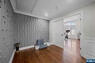 160 Lawrence Dr, Paramus, NJ 07652 - Photo 23
