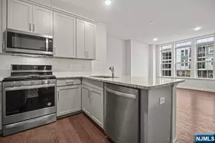 70 Leahy Dr, Wood Ridge, NJ 07075 - Photo 15