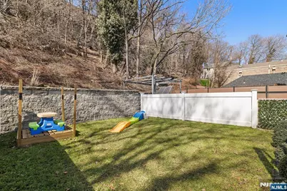 504 Undercliff Avenue, Edgewater, NJ 07020 - Photo 39