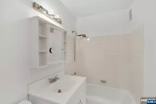 2200 N Central Road 3U, Fort Lee, NJ 07024 - Photo 17