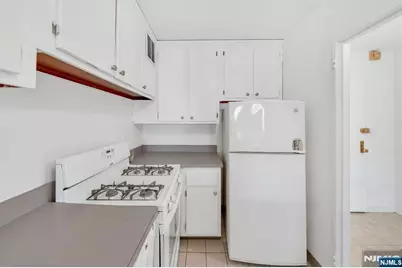2200 N Central Road 3U #3U, Fort Lee, NJ 07024 - Photo 9