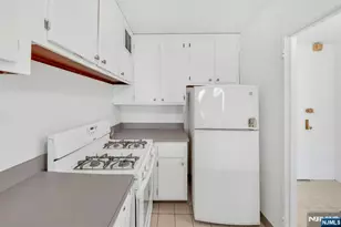 2200 N Central Road 3U, Fort Lee, NJ 07024 - Photo 9