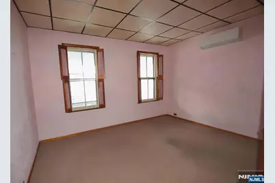 10 Lake Avenue, Clifton, NJ 07011 - Photo 7