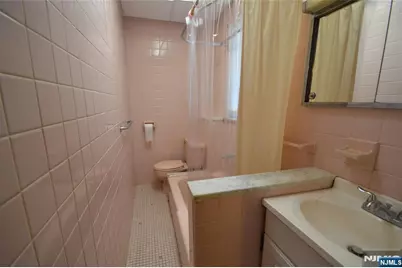 10 Lake Avenue, Clifton, NJ 07011 - Photo 19