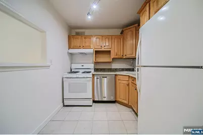 2000 Linwood Avenue 14N #14N, Fort Lee, NJ 07024 - Photo 5