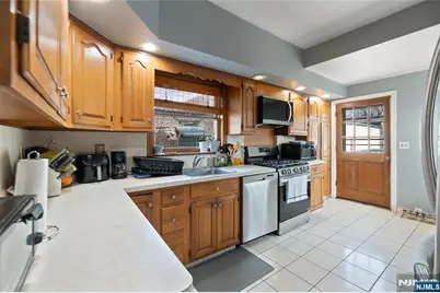 255 Elm Avenue, Bogota, NJ 07603 - Photo 9