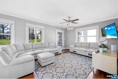 1130 Abbott Boulevard, Fort Lee, NJ 07024 - Photo 3