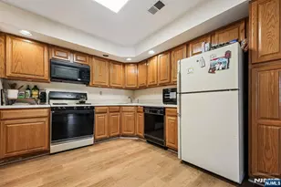 48 Cornerstone Ln, Newark, NJ 07103 - Photo 13