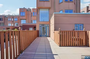 316 Thornton Ct T316, Edgewater, NJ 07020 - Photo 3