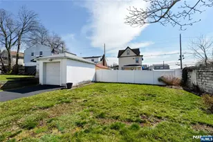 132 Catherine Ave, Saddle Brook Township, NJ 07663 - Photo 17