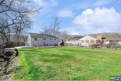 50 Knolls Road, Bloomingdale, NJ 07403 - Photo 33