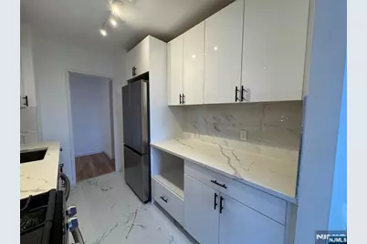 2160 Center Avenue 4G #4G, Fort Lee, NJ 07024 - Photo 3