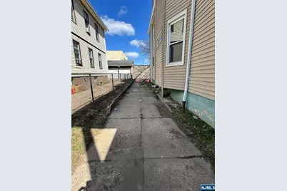 219 Lawrence Place, Paterson, NJ 07501 - Photo 43