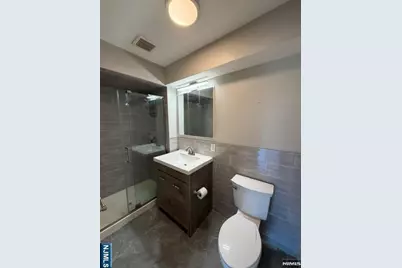 33 Henry Place B4 #B4, Hackensack, NJ 07601 - Photo 35