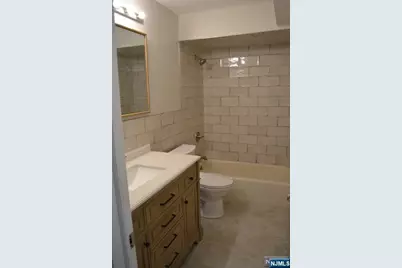 33 Henry Place B4 #B4, Hackensack, NJ 07601 - Photo 17