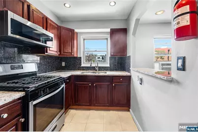 418 Esplanade 6 #6, Hackensack, NJ 07601 - Photo 7
