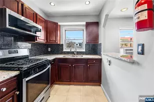 418 Esplanade 6, Hackensack, NJ 07601 - Photo 7