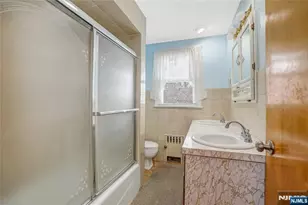 455 Stuyvesant Ave, Lyndhurst Township, NJ 07071 - Photo 19