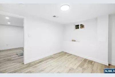 21-15 Exeter, Fair Lawn, NJ 07410 - Photo 25