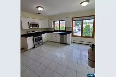 180 Myrtle Avenue, Fort Lee, NJ 07024 - Photo 7