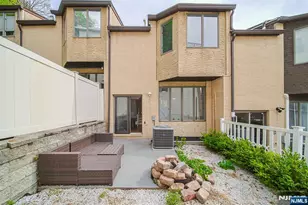 18 Veterans Way, Edgewater, NJ 07020 - Photo 21