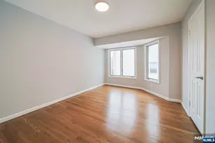 18 Veterans Way, Edgewater, NJ 07020 - Photo 17