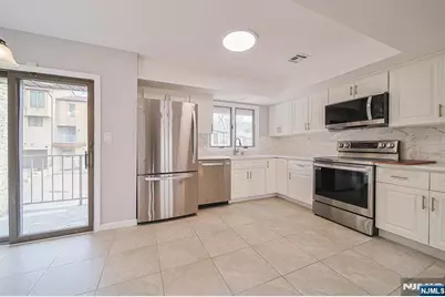 18 Veterans Way, Edgewater, NJ 07020 - Photo 11