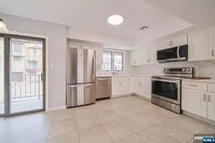 18 Veterans Way, Edgewater, NJ 07020 - Photo 11