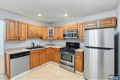 28 Boston Court, Newark, NJ 07103 - Photo 13