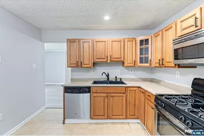 28 Boston Court, Newark, NJ 07103 - Photo 15