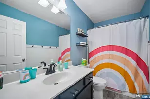 37 Mountainside Dr, Pompton Lakes, NJ 07442 - Photo 9