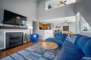 37 Mountainside Dr, Pompton Lakes, NJ 07442 - Photo 3