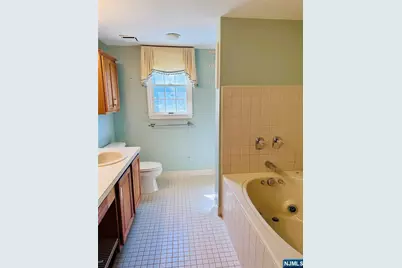 70 W Boulder Run Road 203 #203, Paterson, NJ 07501 - Photo 5