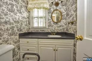 19 Aldbury Dr, Upper Saddle River, NJ 07458 - Photo 5